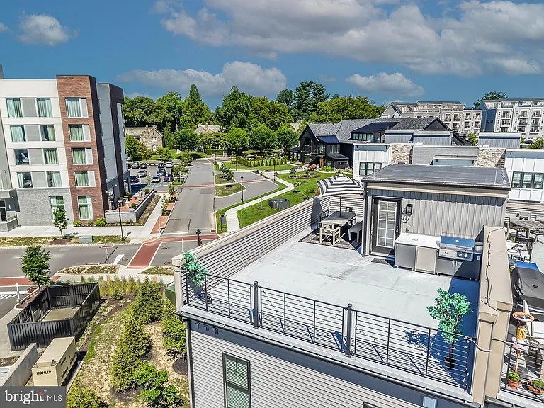 300 Squire Dr — Photo 35