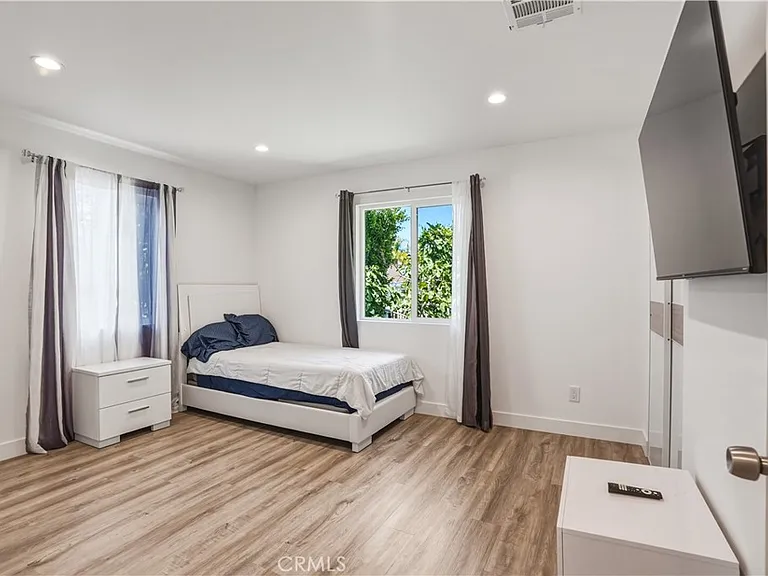 6620 Bellaire Ave — Photo 8
