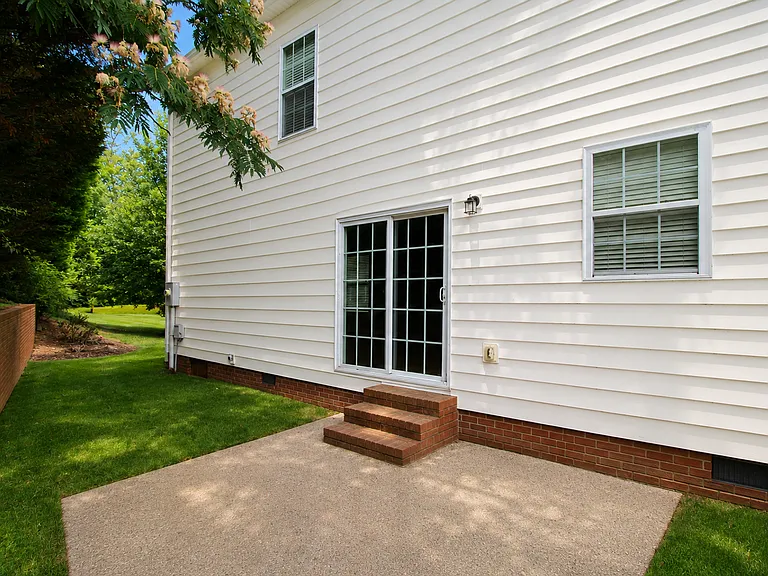 112 Saint James Pl — Photo 12