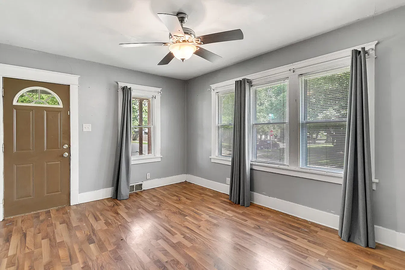 3 bed, 1048 sqft, $1,450 — Photo 2