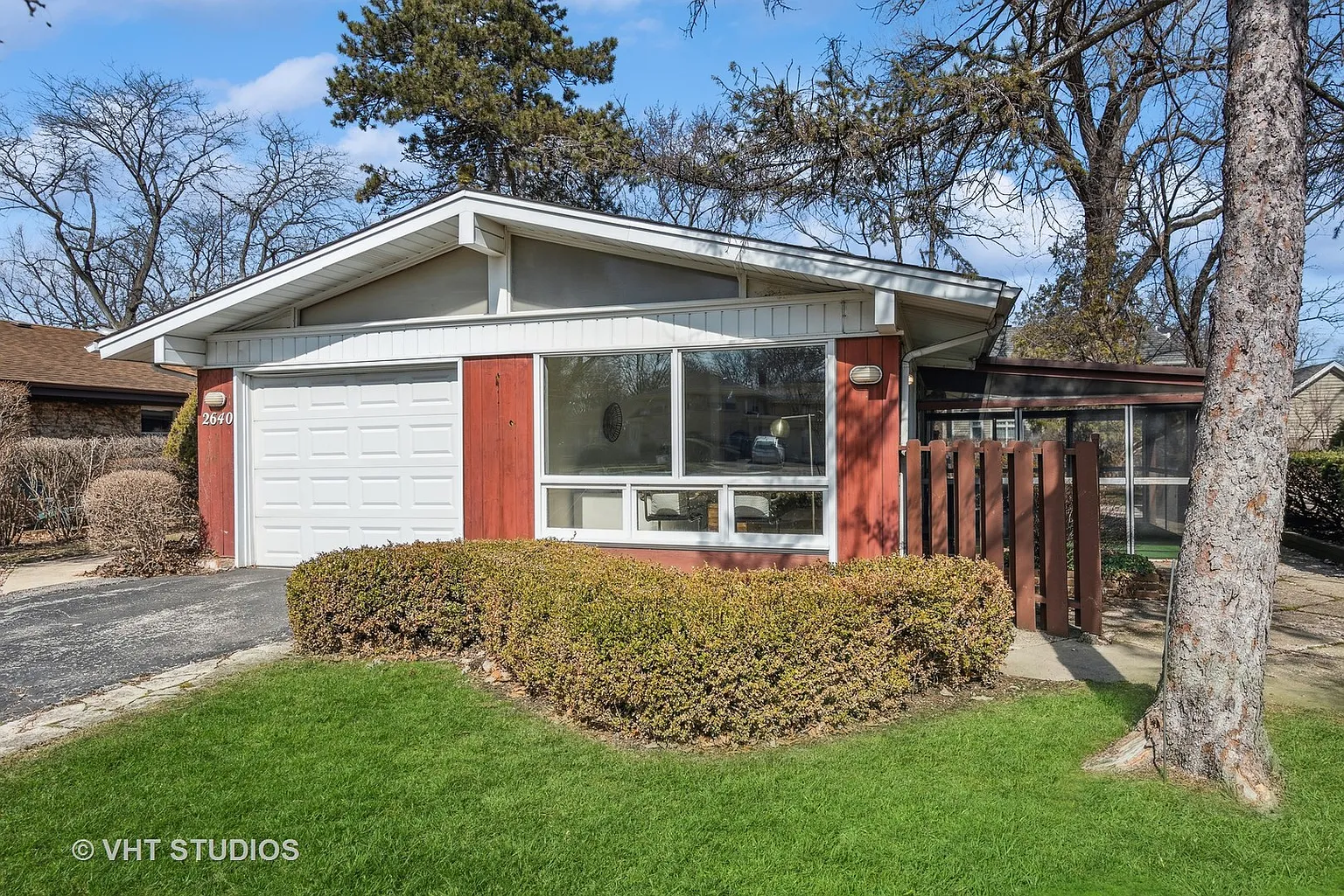 2640 Wilmette Ave photo 1