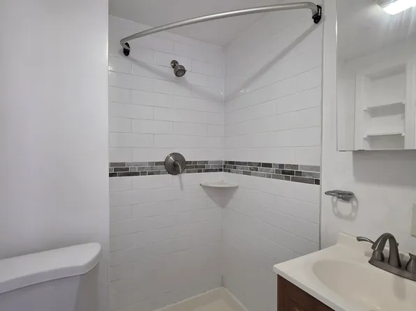 153-155 Avenue East image 13 of 20