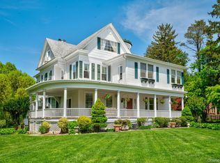 89 Duck Pond Road, Glen Cove, NY 11542