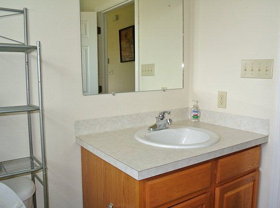 4th image of 1256 W Bayshore Dr
