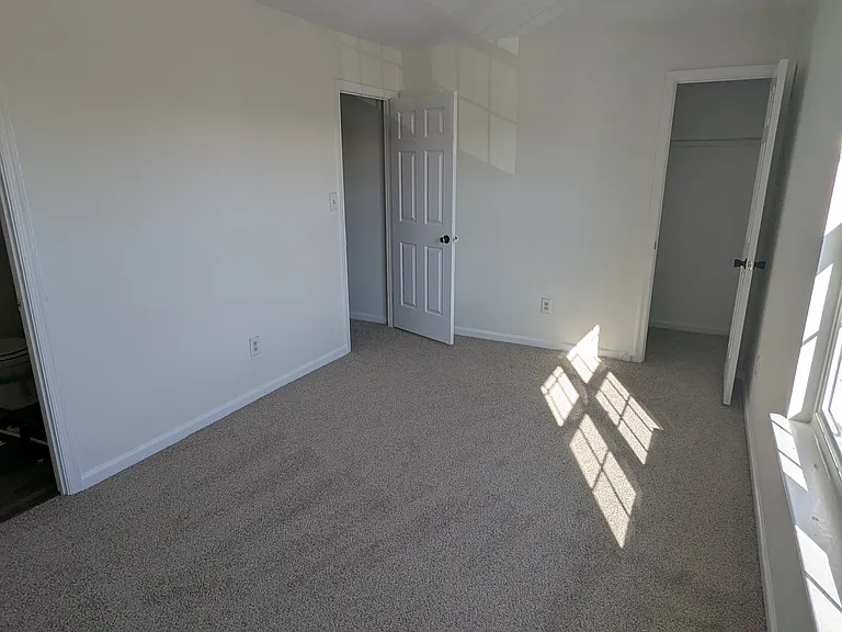 714 Huntly Dr — Photo 9