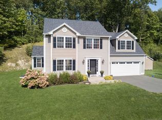 12 Pineridge Dr, Watertown, CT 06779