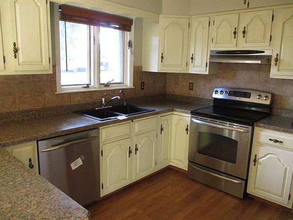 3rd image of 23 Stacy Ave