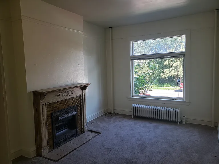 721 E 1st St #2 — Photo 4