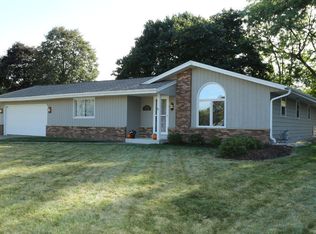 15455 W Glenora Ct, New Berlin, WI 53151