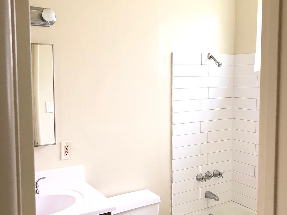 2nd image of 605 S Adams St APT B