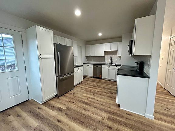 5th image of 450 Burdel Dr