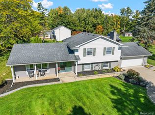 1168 Woodview Dr, Flint, MI 48507