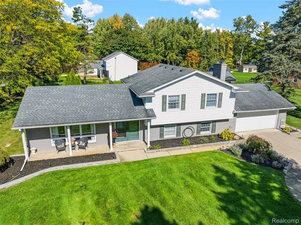 1168 Woodview Dr, Flint, MI 48507