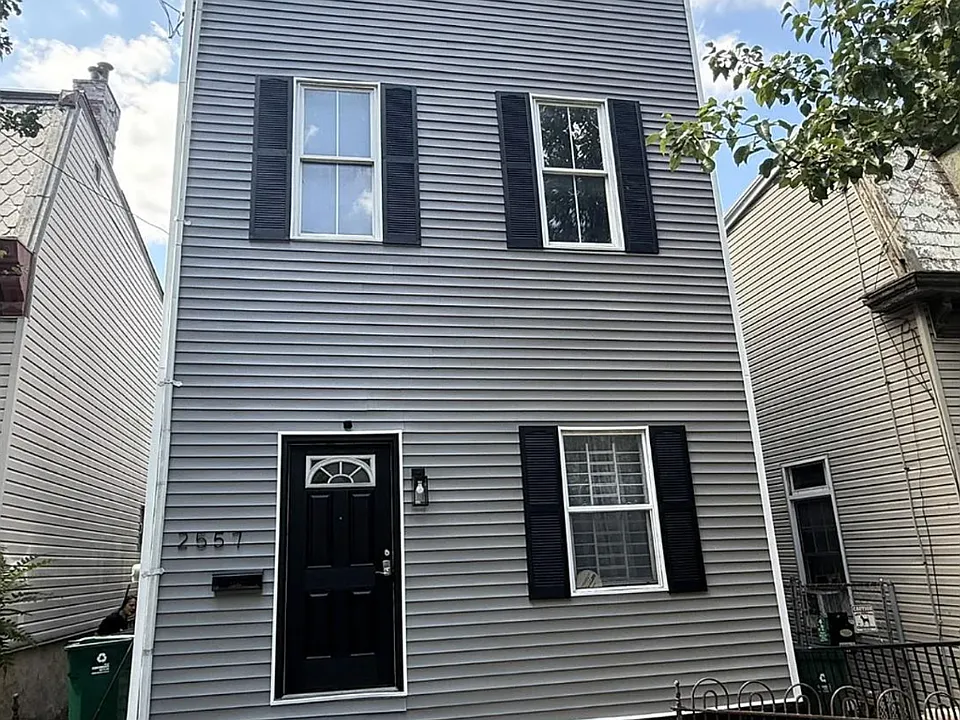 2557 W McMicken Ave