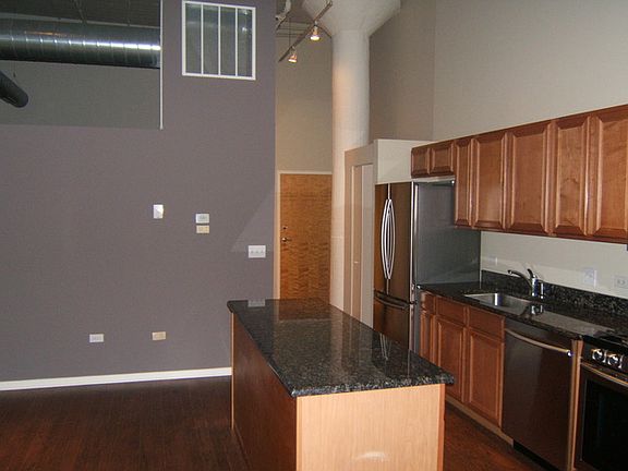 3rd image of 1524 S Sangamon St Unit 708