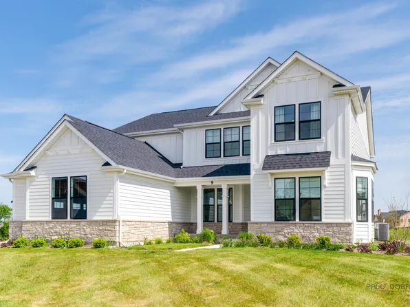 9 Olympia Fields Ct, Hawthorn Woods, IL 60047