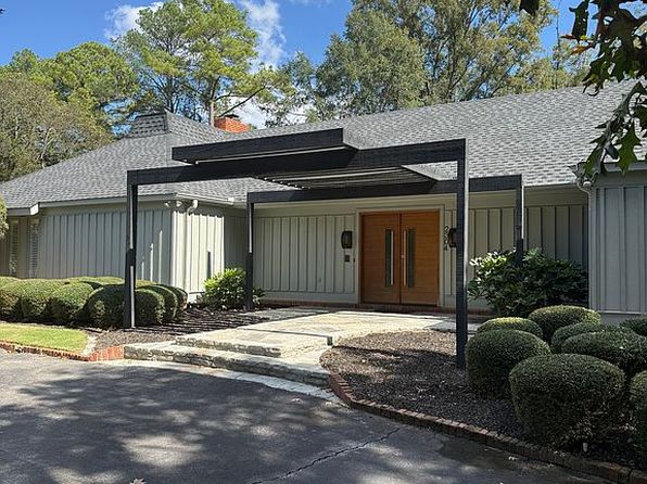 2304 Horsetree Pl SE