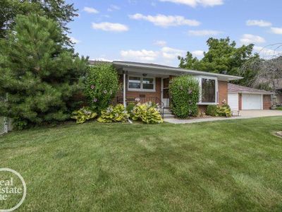 21719 E Twelve Mile Rd, Saint Clair Shores, MI, 48081