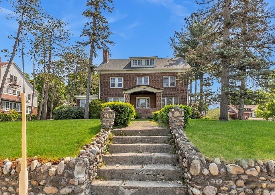 1716 Northampton St, Holyoke, MA 01040 Zillow