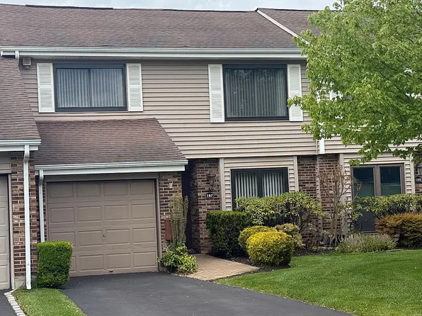 187 Pond View Ln, Smithtown, NY 11787