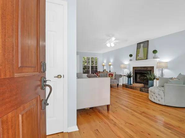 1394 Center Lake Dr, Mount Pleasant, SC 29464