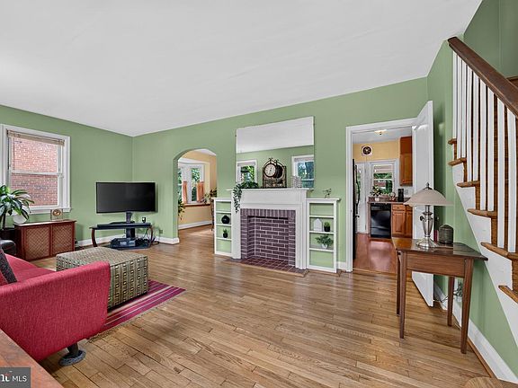 3rd image of 44 Briarwood Rd