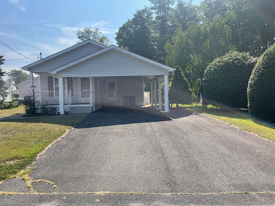 Meadow Road 　牧草地の道 76 Meadow Road, Raymond, ME 04071 | Zillow