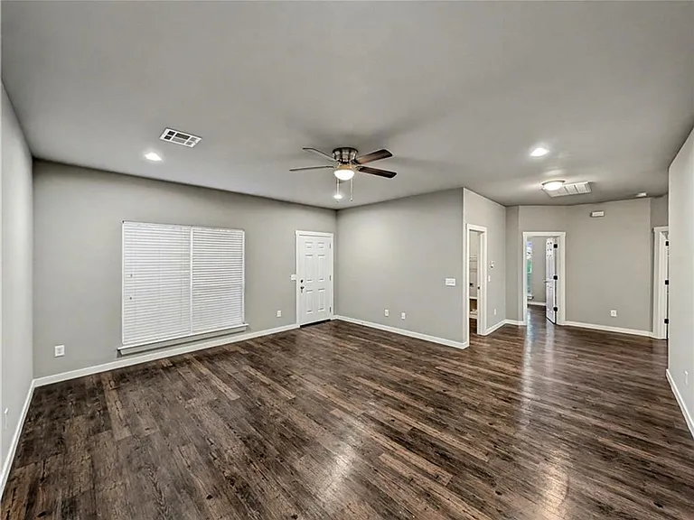 862 Oakwood Ct — Photo 3