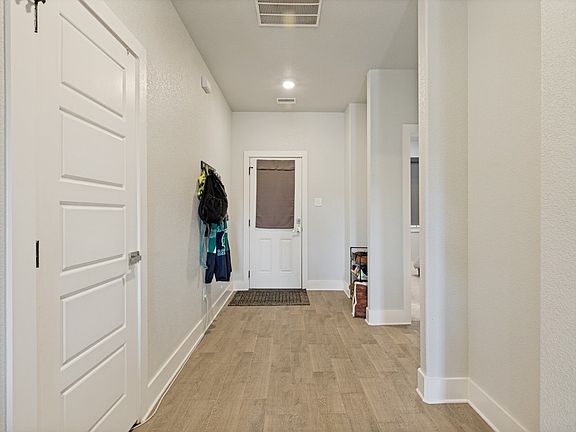 5th image of 310 Oakwood Ave