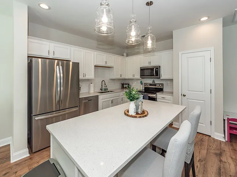 121 Hawthorne Landing Dr — Photo 12