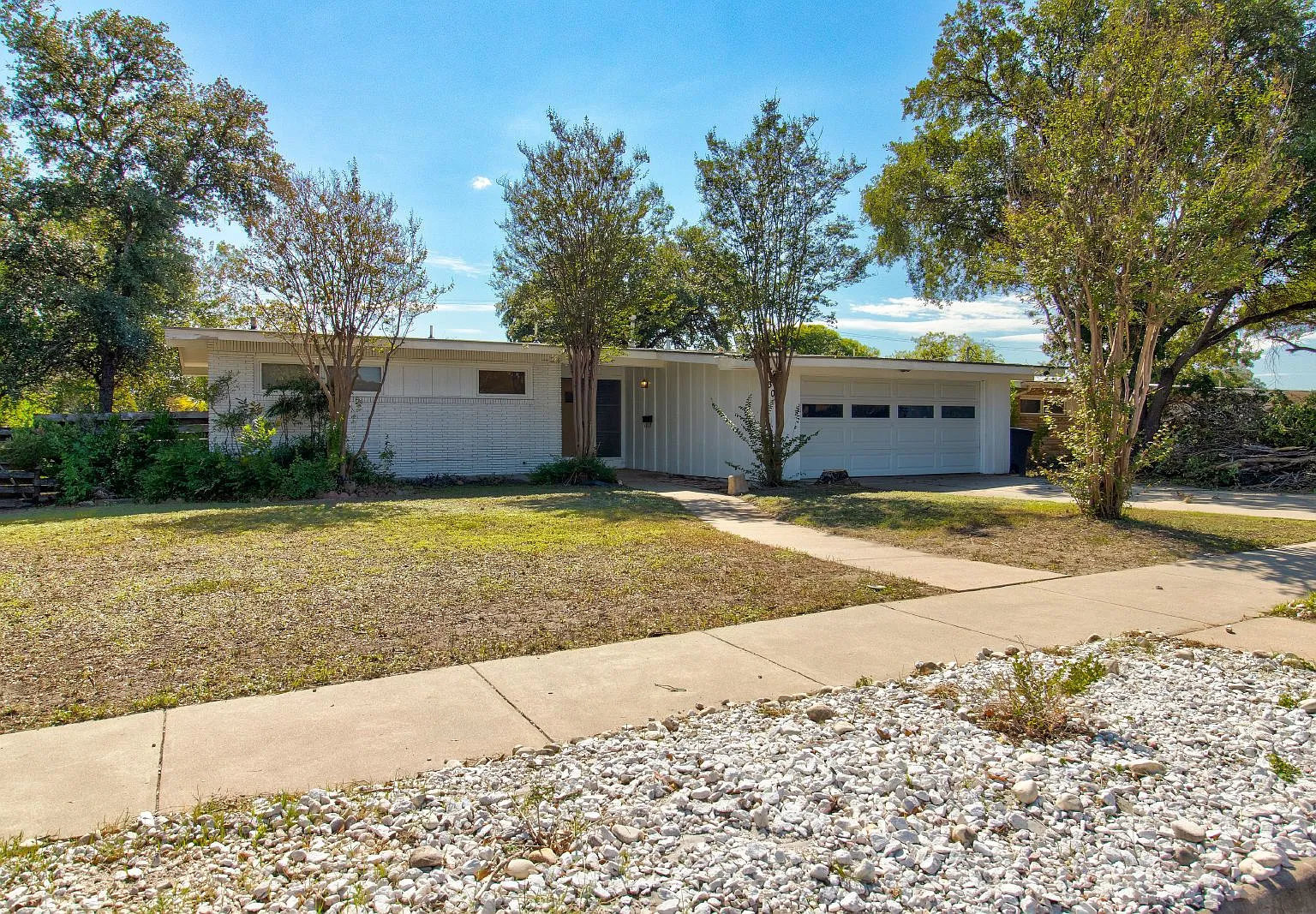 3 bed, 2.0 bath, 1492 sqft, $1,850 — Photo 2
