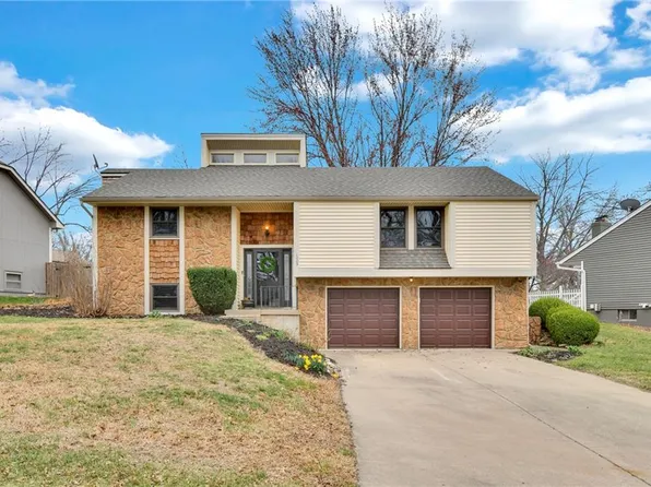1005 Silver Lake Dr, Raymore, MO 64083
