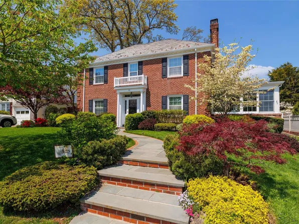23 Brompton Road, Rockville Centre, NY 11570