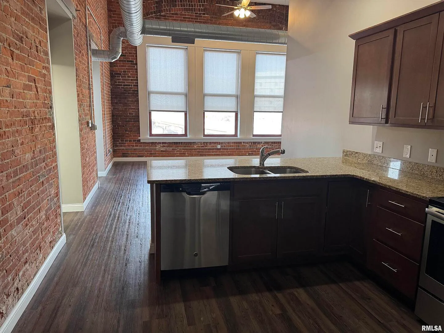 2 bed, 1200 sqft, $1,350 — Photo 4