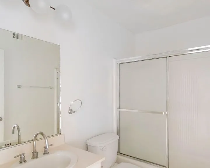 Chatsworth Rent This Now — Photo 40