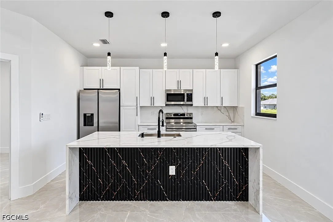 3 bed, 2.0 bath, 1300 sqft, $1,800 — Photo 4