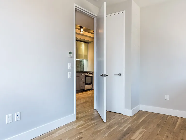 185 Leonard St #1B — Photo 6