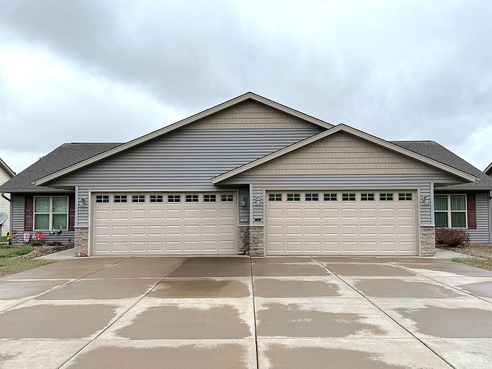 1st image of 820 W Shorewood Dr