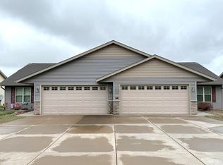 820 W Shorewood Dr, Eau Claire, WI 54703