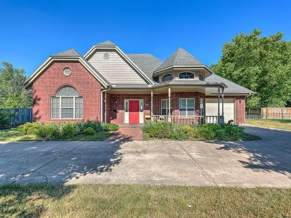 306 NW A St, Bentonville, AR 72712