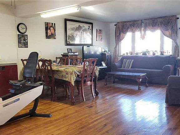 5th image of 8 Phelps Ln