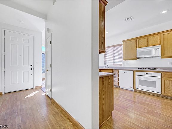 5th image of 9826 Nicova Ave