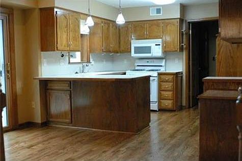 5th image of 15117 Dearborn St