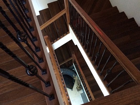 5th image of 1001 W 46th St #102