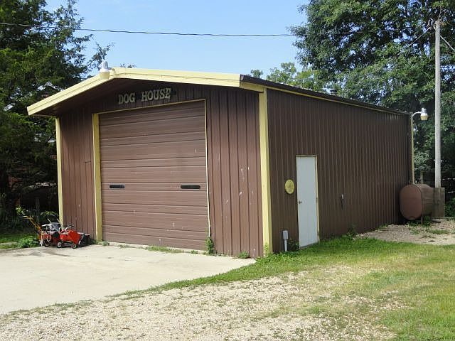 2nd image of 15286 Hollywood Rd