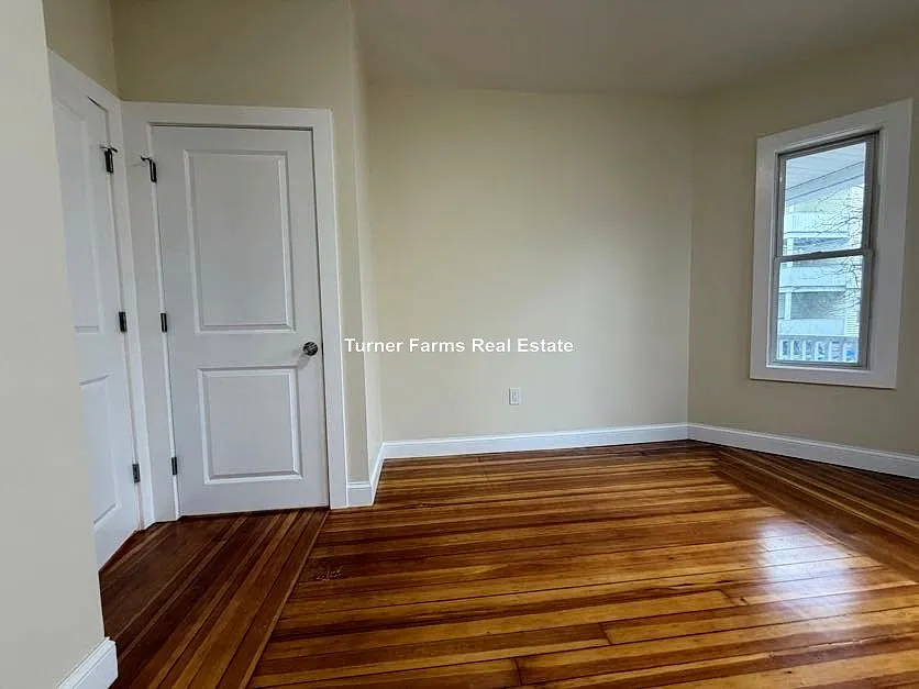 Building Photo - 7 Lowell Cir #1R