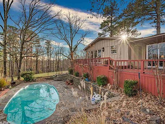 2nd image of 100 Sanders Ln
