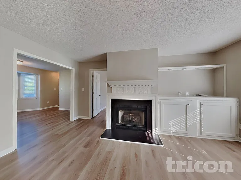 1004 Spruce Dr — Photo 3