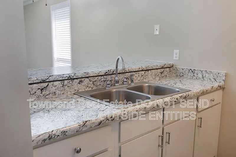 1 bed, 1.0 bath, 700 sqft, $835 — Photo 4