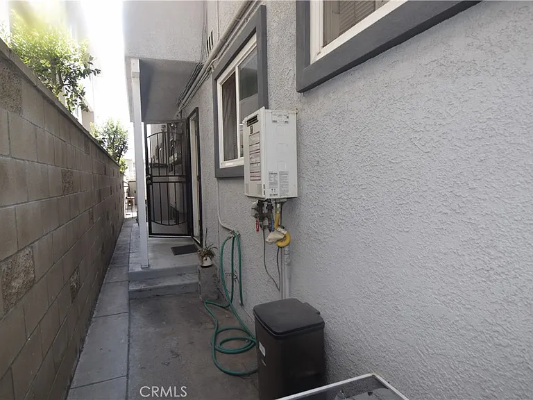 317 E Providencia Ave #C — Photo 7